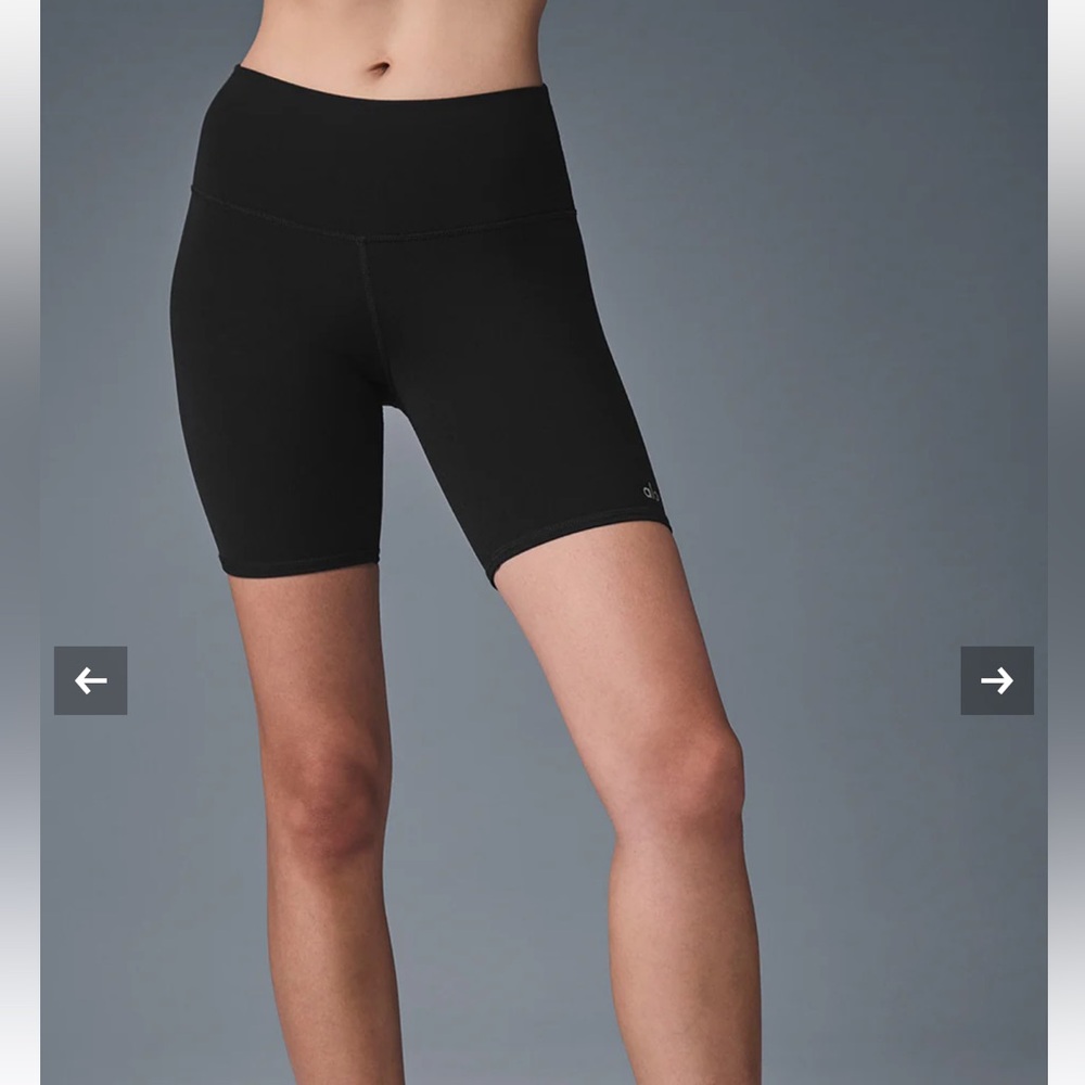Alo 7” High Waist Biker Short in Black